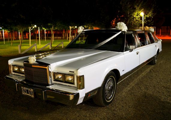 Noche inolvidable en una previa dentro de una limusina en el casamiento de Marcos y Elisabeth