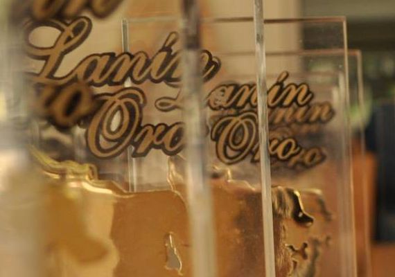 Foto de los Premios antes de ser entregados a los ganadores de todo el país.
